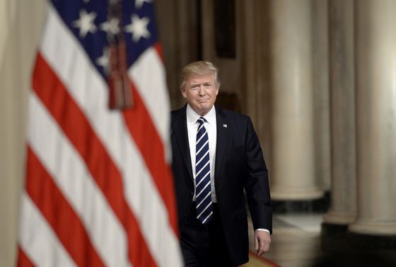 Fost director FBI: Departamentul Justiției din SUA a analizat posibilitatea DEMITERII lui Donald Trump