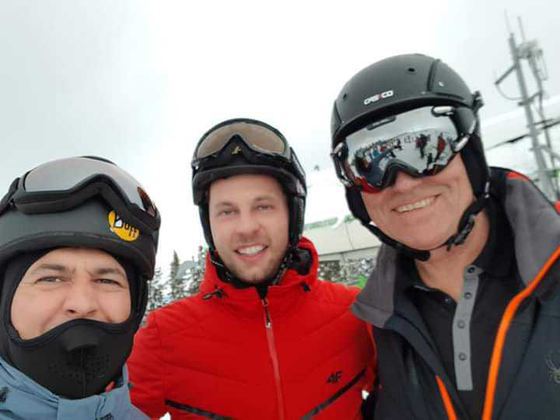 Președintele Klaus Iohannis, fotografiat de turiști pe pârtia Transalpina | FOTO