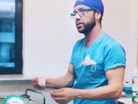 Prima reacție a italianului Matteo Politi, falsul medic care a operat în România: Nu fug, dar prefer să nu vă spun unde sunt/ Ce spune despre cum a păcălit clinicile