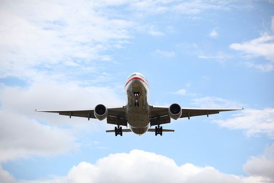 Aterizare de urgență pe Otopeni după ce comandantul unei aeronave cu 150 de pasageri la bord a anunțat probleme la motor