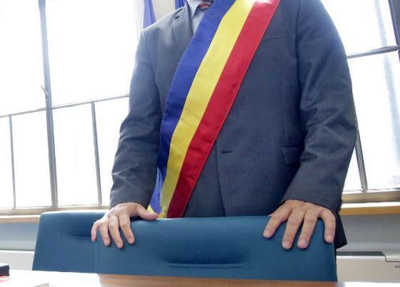 Primar PSD, despre proiectul de buget: Nu pot rezolva probleme cu acești bani. Prefer să stau acasă/ Edil de la UDMR: Este un măr otrăvit