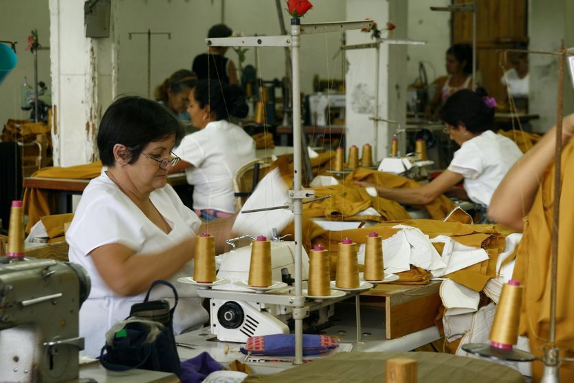 „Made in Romania“ devine „Made in Vietnam“. România a devenit prea scumpă pentru producătorii de haine și pantofi
