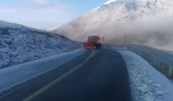 Transalpina este sufocată de gunoaie. Garda de Mediu a AMENDAT o primărie cu 15.000 de lei