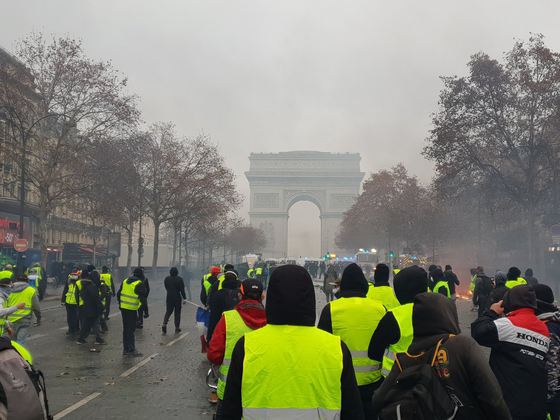 Protestul Vestelor Galbene continuă la Paris, pentru a 12-a săptămână consecutiv