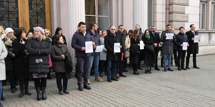 Nou protest al judecătorilor și procurorilor la Cluj privind OUG pe legile justiției: Abrogarea art. 54 nu ajunge/ Membru Guvern: Nu este un lucru de apreciat