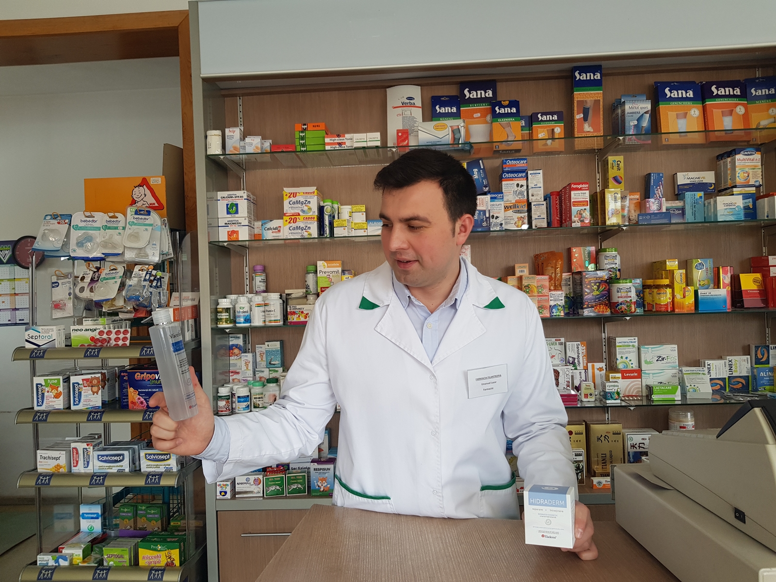 Povestea de succes a unui tânăr farmacist român. La 28 de ani, are propria linie de produse dermato-cosmetice și concurează cu brandurile consacrate