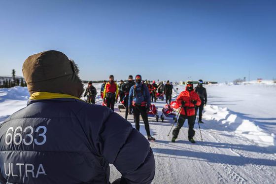 Bibliotecarul Avram Iancu a luat startul la ultramaratonul „6633 Arctic Ultra”: „Plecăm mai încet și mai chibzuit”