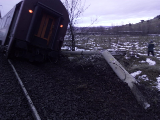 BREAKING Un tren cu cinci vagoane a deraiat în județul Hunedoara