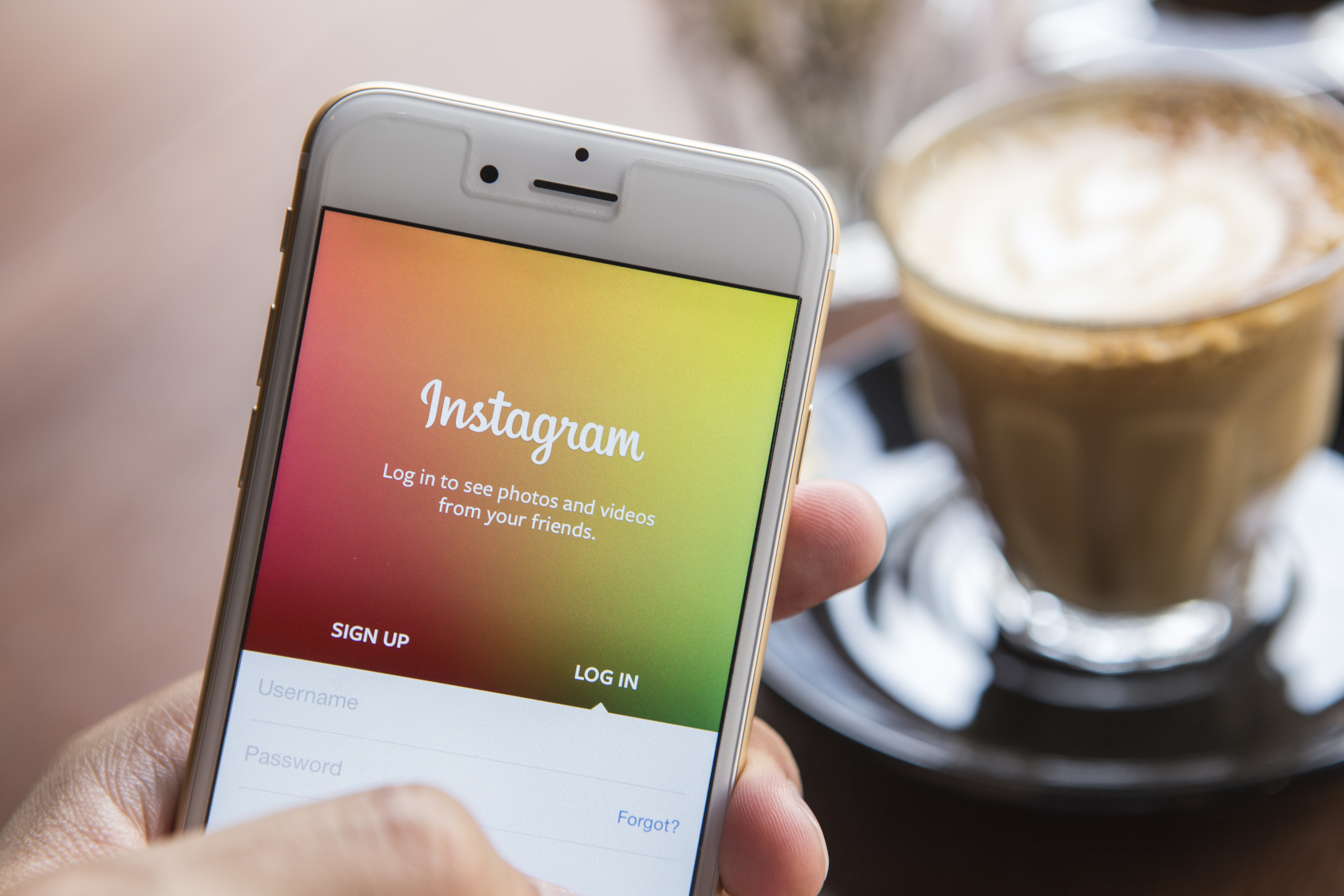 Instagram, noul jucător care vrea să învingă Amazon pe piața de comerț online