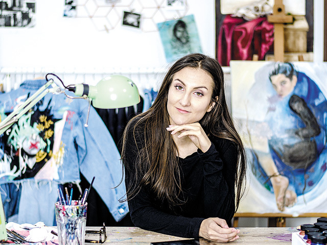 Un start-up pe zi. Lorena Palosanu, absolventă de arte, creează și vinde tricouri pictate. „Recuperarea investiției se va face încă din primul an de activitate“