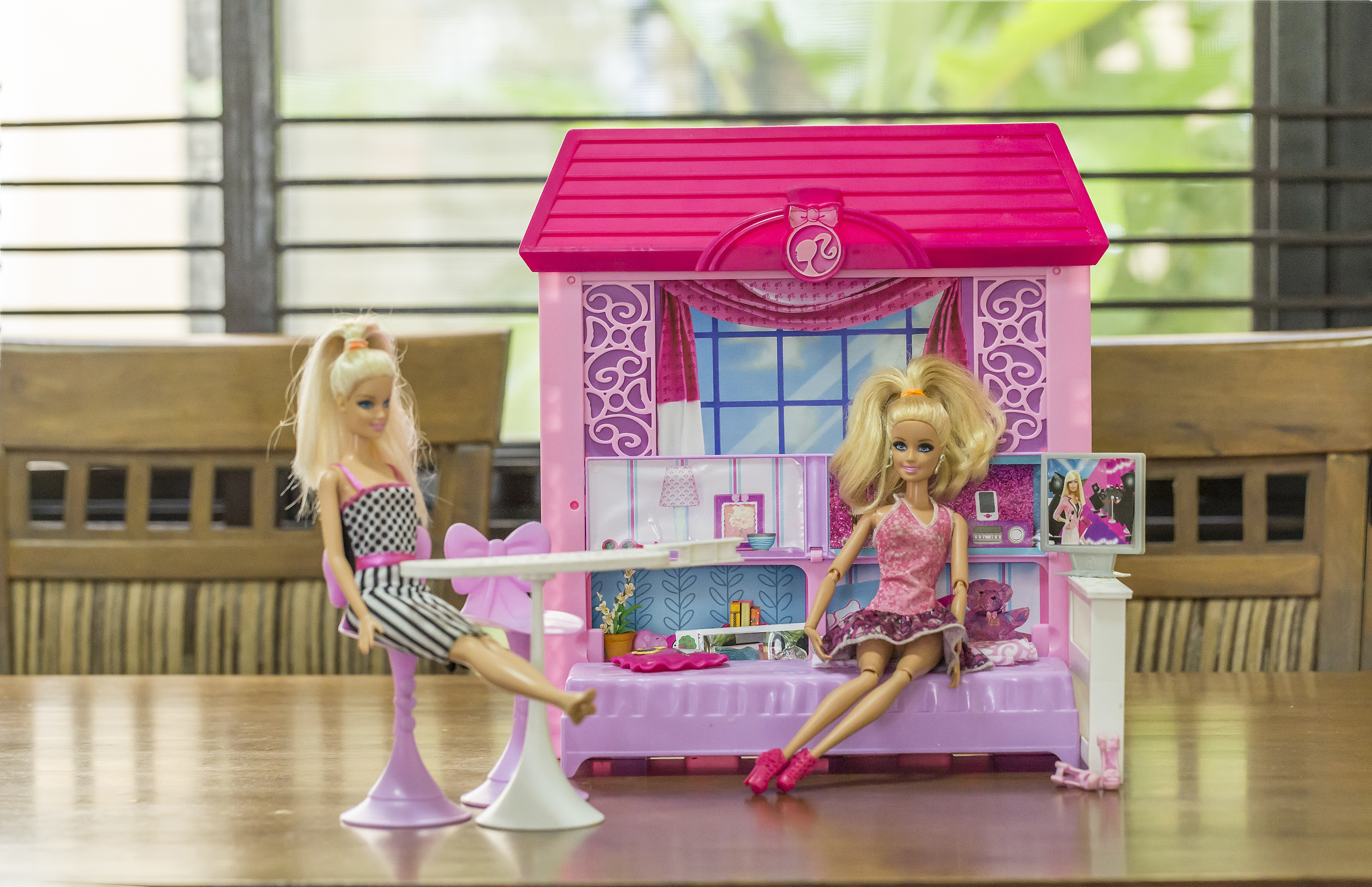 Șase decenii de păpuși Barbie - VIDEO
