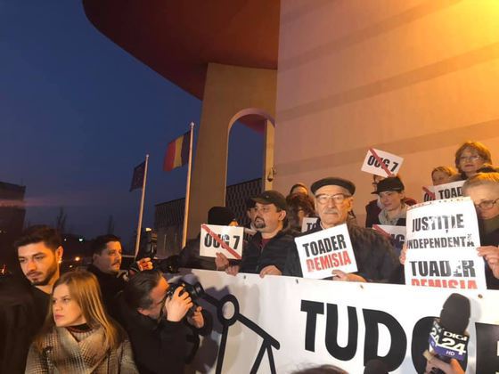 Și actorii din Capitală au protestat duminică seara. Victor Rebengiuc: „Totul merge din ce în ce mai prost”