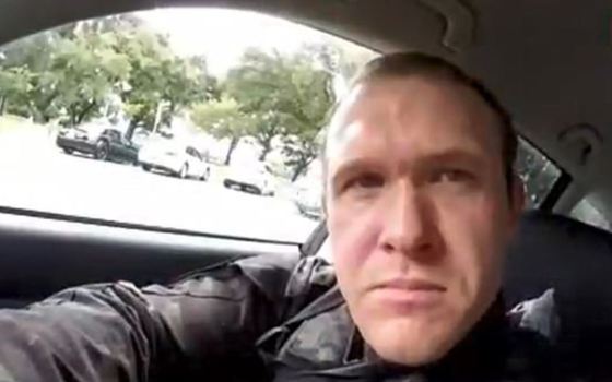 Șocant! Unul dintre atacatorii din Noua Zeelandă a transmis LIVE pe Facebook în timp ce împușca oameni în moschee | VIDEO