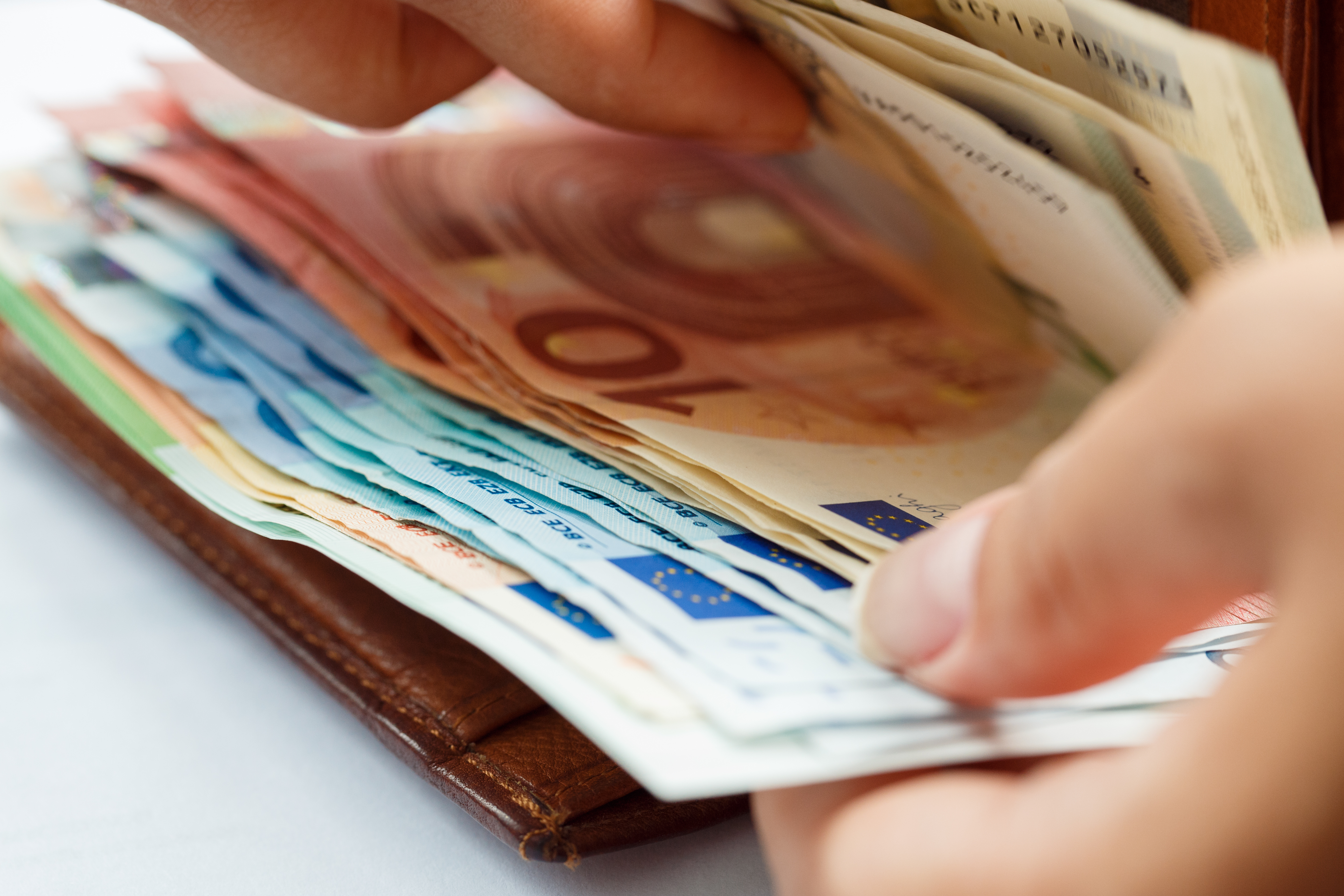 De ce a decis McDonald’s să facă publice salariile oferite angajaților - VIDEO