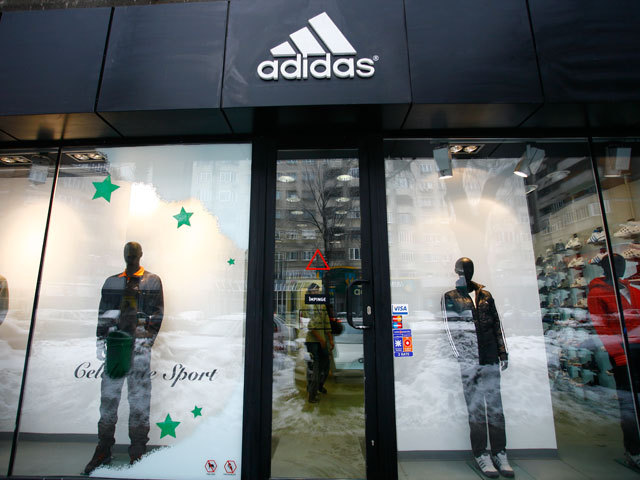 Decathlon recheamă în magazine produse vândute anul acesta în România, marca Adidas. Acestea ar putea cauza rănirea