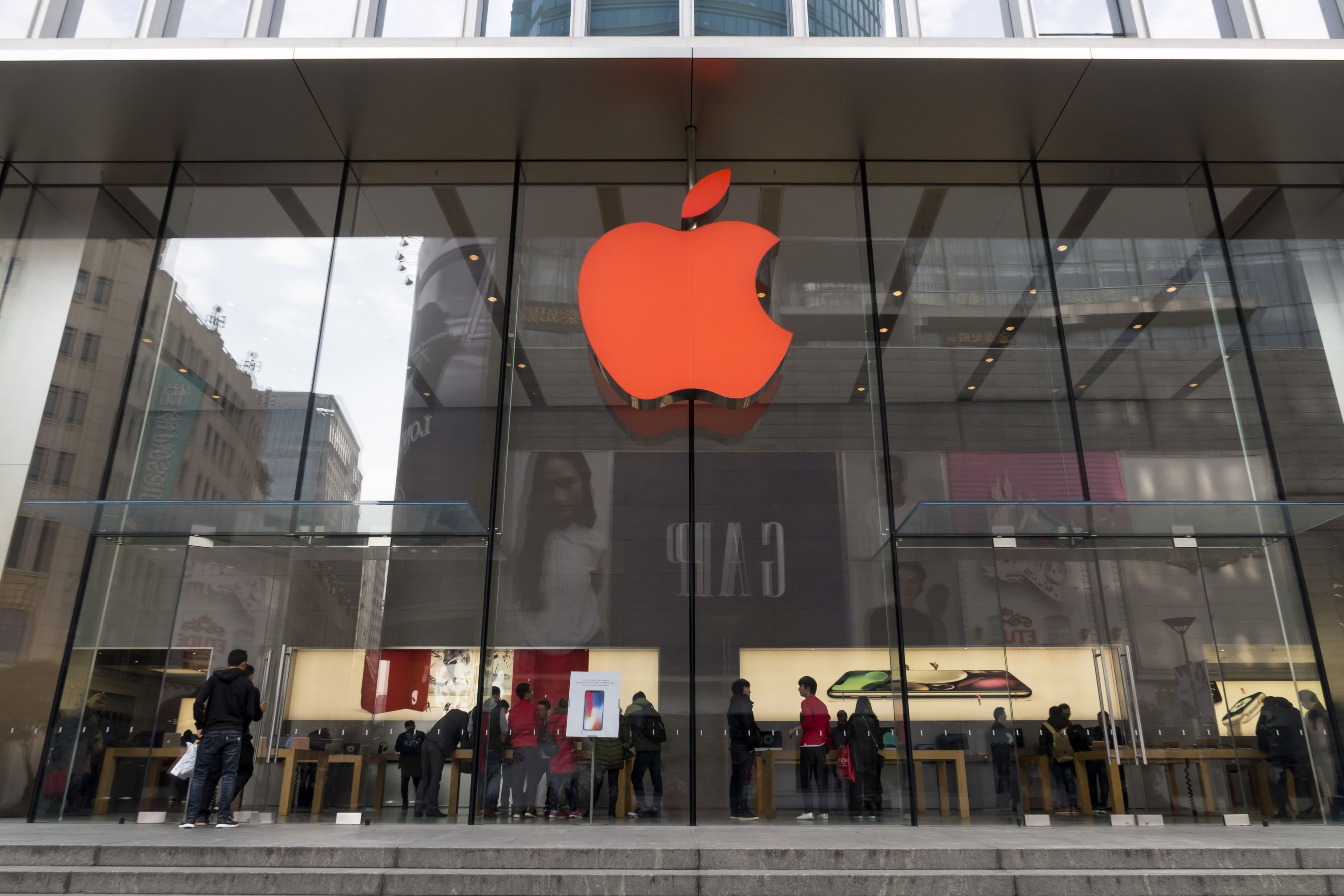 Apple caută soluții pentru a contrabalansa scăderea vânzărilor și atacă o nouă piață
