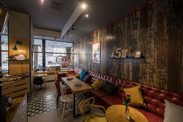 Rețeaua 5 to go deschide cea mai mare cafenea a grupului, în centrul Bucureștiului