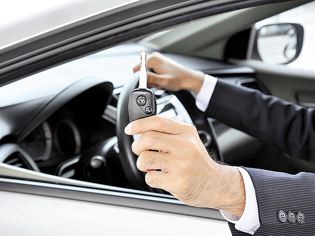 Doi antreprenori români au lansat o platformă prin care proprietarii de mașini pot oferi autoturismul spre închiriere