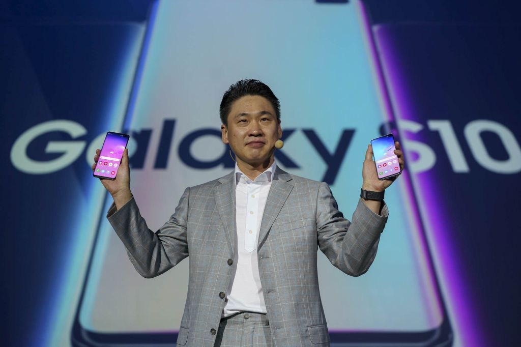 Samsung a lansat în România gama Galaxy S10