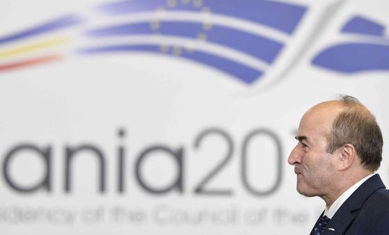 Tudorel Toader a anunțat că îi va prezenta, astăzi, premierului un proiect pentru modificarea OUG pe legile justiției. Ministrul spune că ulterior va trimite propunerea la CSM