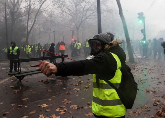 Protestul vestelor galbene a continuat și astăzi. Zeci de persoane arestate