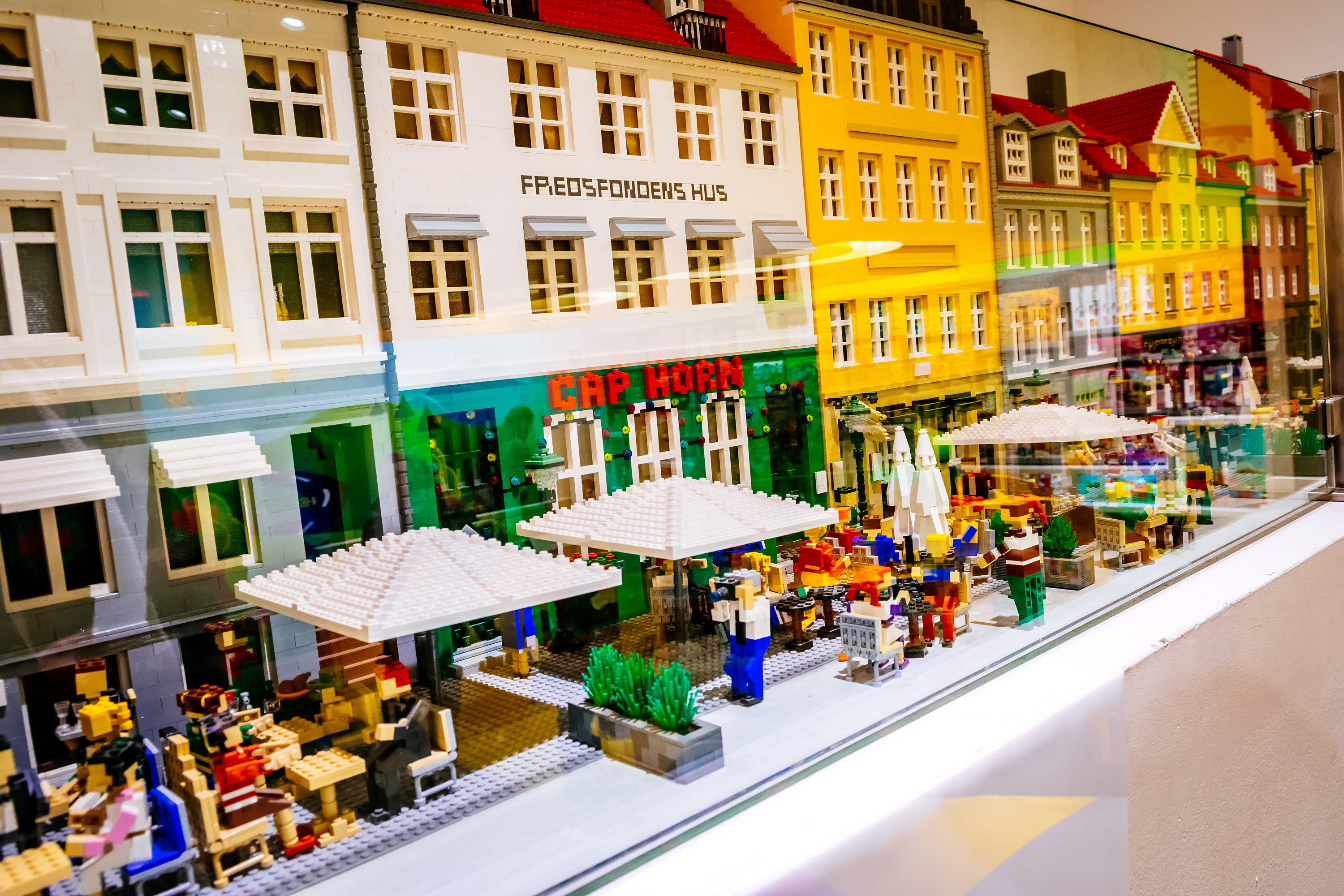 Povestea jucăriilor LEGO: De la o dulgherie din Danemarca la un brand global - VIDEO
