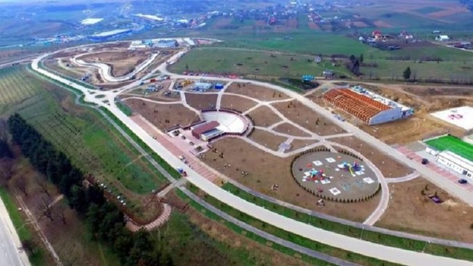 Show de 100.000 de euro la deschiderea unui parc acvatic într-unul dintre cele mai sărace județe din țară