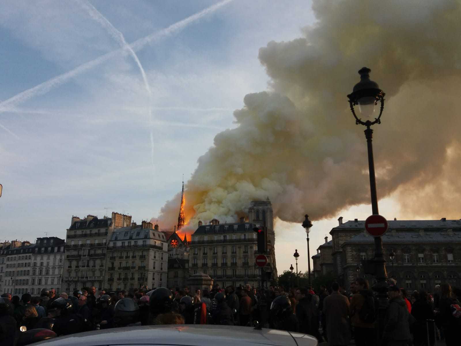 Imagini spectaculoase cu catedrala Notre-Dame din Paris înainte de incendiul dezastruos