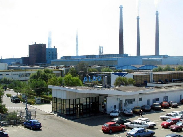 Scandal la o companie din România: În timp ce acționarii au încasat 70 mil. dolari, ”salariile angajaților au crescut cu jumătate de pâine, 250 grame cartofi și 3 fire de ceapă verde”