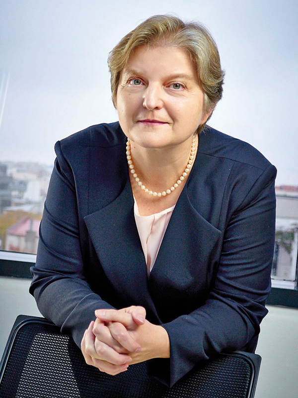 100 cele mai puternice femei din business: Ella Kalai, economist-șef { Alpha Bank }