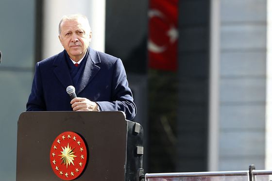 Înfrângeri usturătoare pentru AKP: Partidul lui Erdogan, prins într-o cursă de „supraviețuire”, pierde controlul asupra unor orașe majore din Turcia în urma alegerilor locale