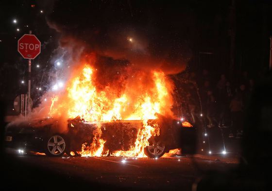 Proteste violente în Irlanda de Nord: O tânără jurnalistă a murit în urma unui „incident de natură teroristă”
