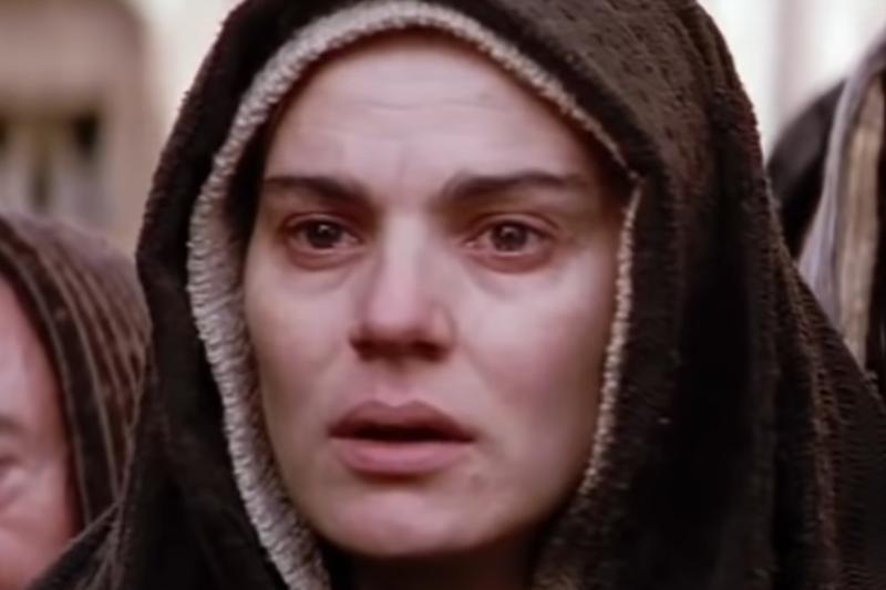 Motivul BIZAR pentru care oamenii dintr-o țară se închină la chipul unei actrițe din România