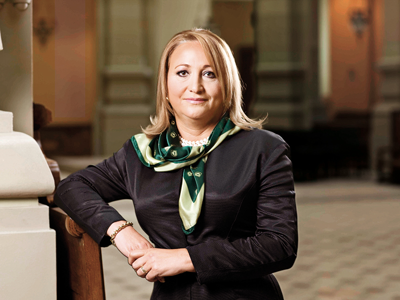 100 cele mai puternice femei din business: Mihaela Popa, director-vicepreședinte { Comitetul de Direcție al CEC Bank }