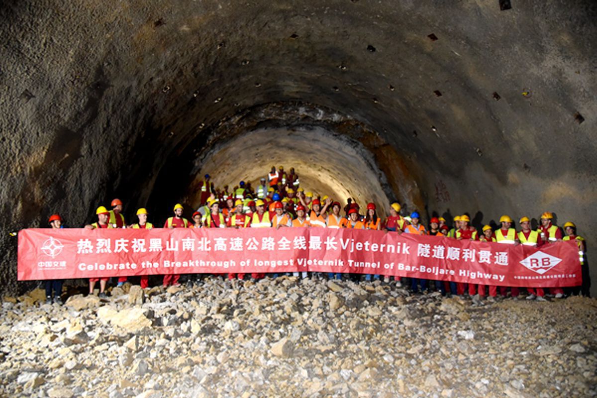 Au crezut promisiunile Chinei, iar acum sunt în prag de RUINĂ. Țara din Europa care a lăsat China să-i construiască autostrăzi și proiecte mărețe, ca să ajungă mai repede spre DEZASTRU