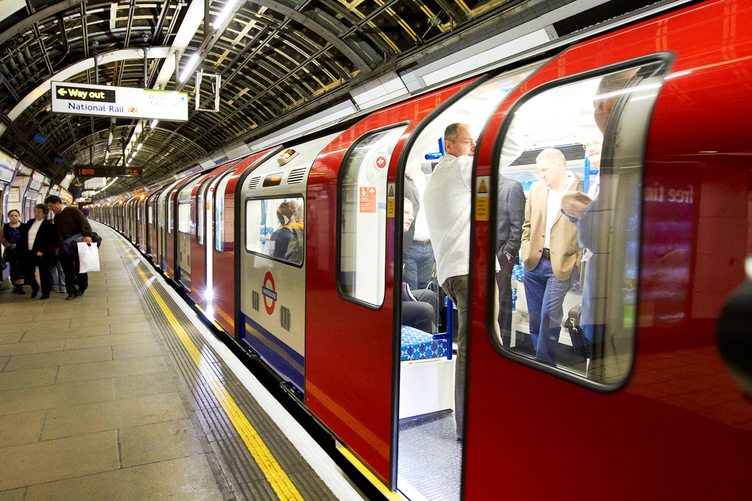 Ce a pățit un politician din UK după ce a zis că hoții din metroul londonez sunt români