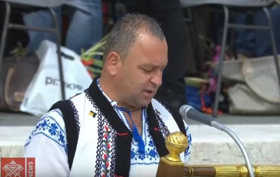 Un român a citit „Rugăciunea Universală” din duminica Floriilor în cadrul slujbei oficiate de Papa Francisc la Vatican