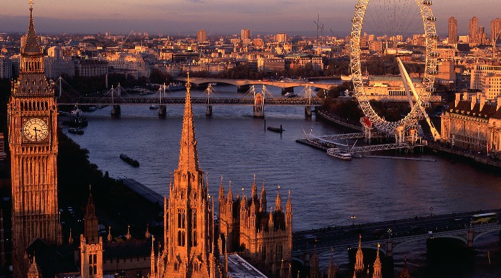 Româncă din Londra: „Eu nu va inteleg pe unele. Infirmiere nu vreti sa lucrati, in curatenie faceti figuri iar de hotele fugiti
