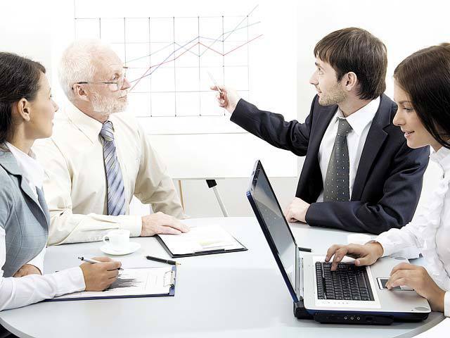 Cine vine din urmă? Corporatiștii români îmbătrânesc, ponderea angajaților cu vârsta sub 30 de ani a scăzut în aproape toate sectoarele