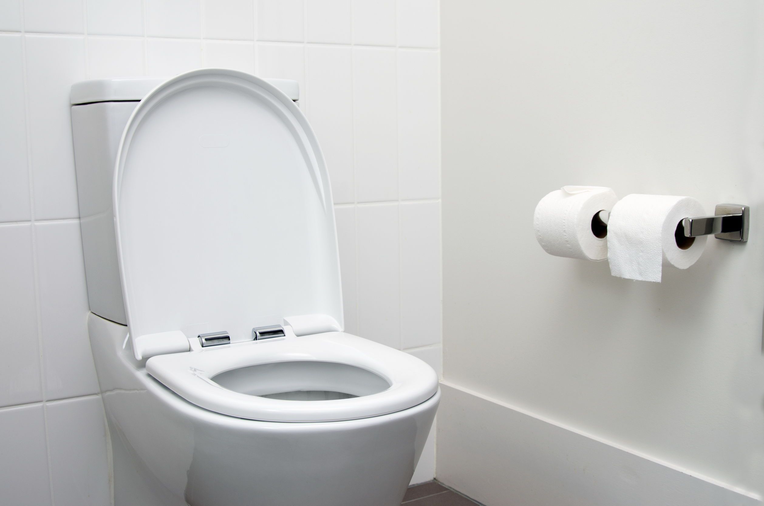 Unde se duc banii publici: WC public la Huedin, de 120.000 de euro. Primarul orașului: Este scump, dar arată bine