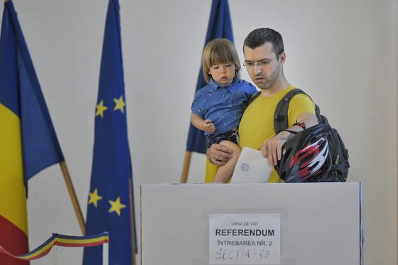 BEC: Cinci milioane români au votat „Da” la ambele întrebări de la referendum