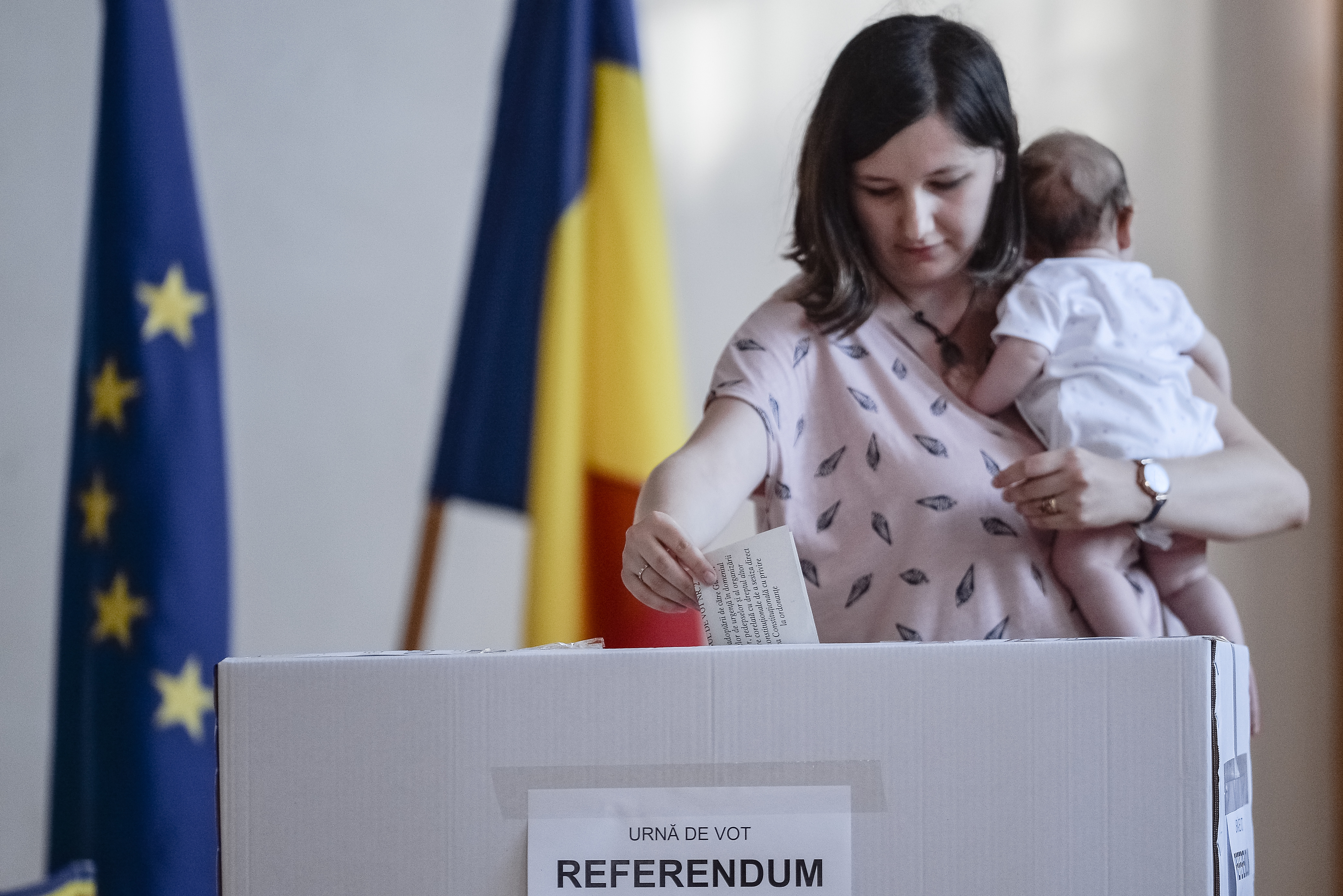 USR PLUS ajută românii din diaspora să îi tragă la răspundere pe cei care nu i-au lăsat să voteze
