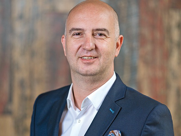 Cum a reușit românul Radu Savopol să construiască cel mai mare lanț de cafenele de pe piața locală. A vândut 6,5 milioane de cafele la 5 lei în 4 ani