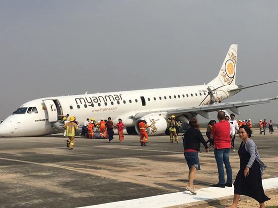 Aproape de tragedie: Un avion a aterizat fără roțile din față, după ce acestea au rămas blocate | VIDEO