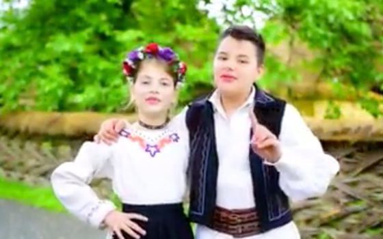Anchetă în Maramureș în cazul celor 2 copii care cântă în noua melodie electorală pro-PSD
