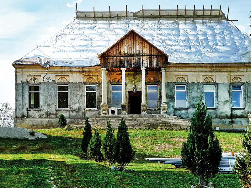 Care este povestea spaniolului Miguel Ventas, care la 76 de ani a  renovat un castel cu istorie din România - VIDEO