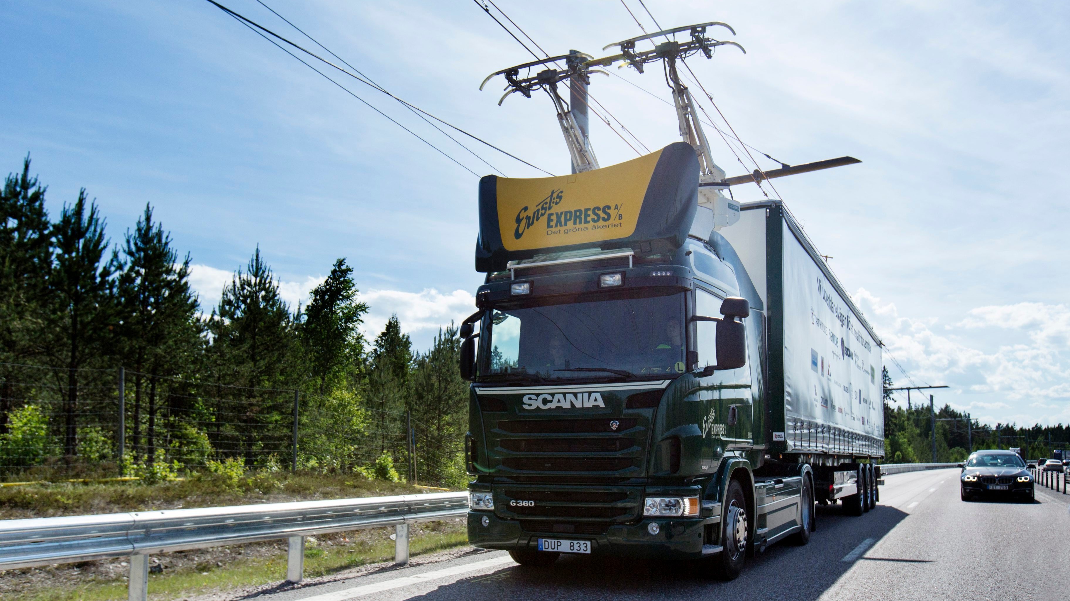 Nemții au dat lovitura: Germania deschide prima autostradă electrică pentru camioane din lume