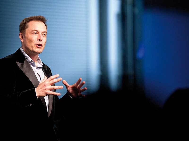 Miliardarul Elon Musk finanțează două afaceri care dezvoltă tehnologii ce ar putea lăsă toti profesorii fără loc de muncă