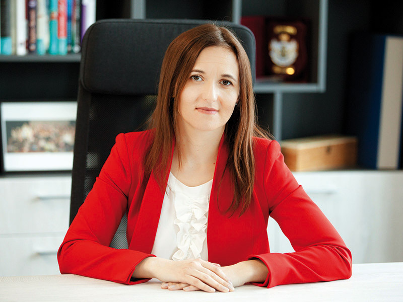 Cele mai puternice 100 de femei din business: Laura Țeposu, director dezvoltare și fondatorn { Libris.ro }