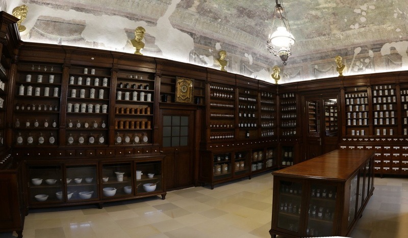 O farmacie care a funcționat timp de 250 ani în Oradea a fost restaurată și transformată în Muzeul Farmaciei. Cum arată Apotheca Rodia (FOTO)